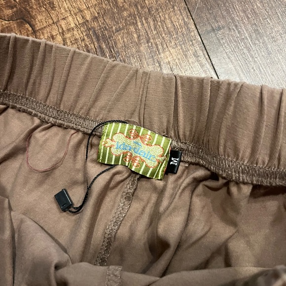 Ida Clair Brown Flowy Pants - Picture 2 of 3